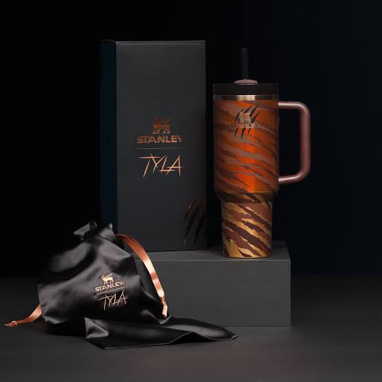 stanley quencher h2.0 flowstate tumbler 40oz tyla tyger